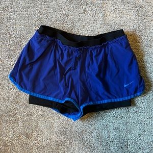 Women’s Size Small Nike shorts with built in liner - Great Condition